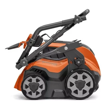 Husqvarna S138i Akkumulátoros,  gyűjtős gyepszellőztető 