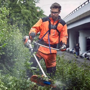 Husqvarna 543RS Bozótvágó 40.1 cm3, 1.5 kw, damilfej, vállheveder, vágótárcsa tar.