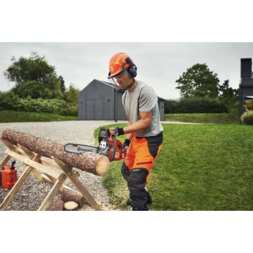 Husqvarna 445 Robbanómotoros láncfűrész 45.7 cm3, 2.1 kW, 325-1.3-64 szemes